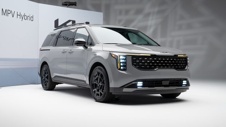 2026 Kia Sportage Plug-in Hybrid Prices, Reviews, and Photos - MotorTrend